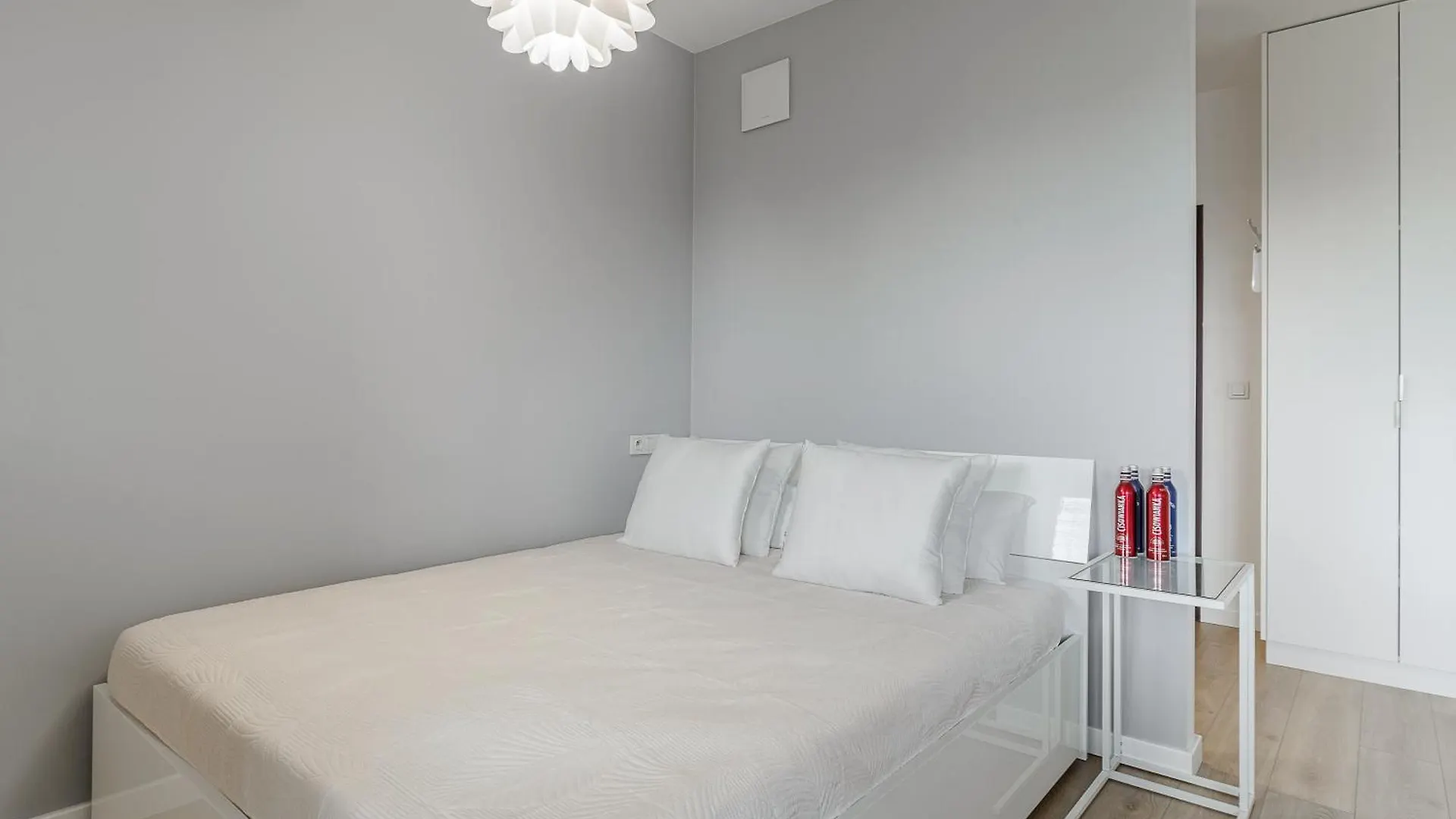 Cozy Family Apartments With Balcony Near Zlote Tarasy ワルシャワ ポーランド