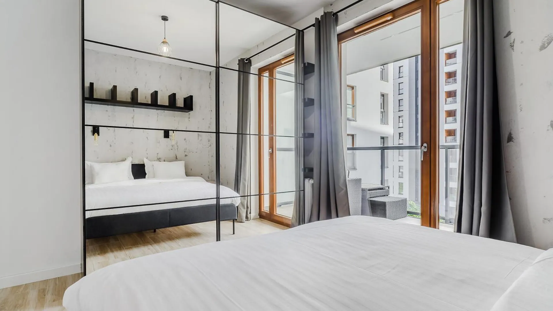 Cozy Family Apartments With Balcony Near Zlote Tarasy ワルシャワ 0*,  ポーランド
