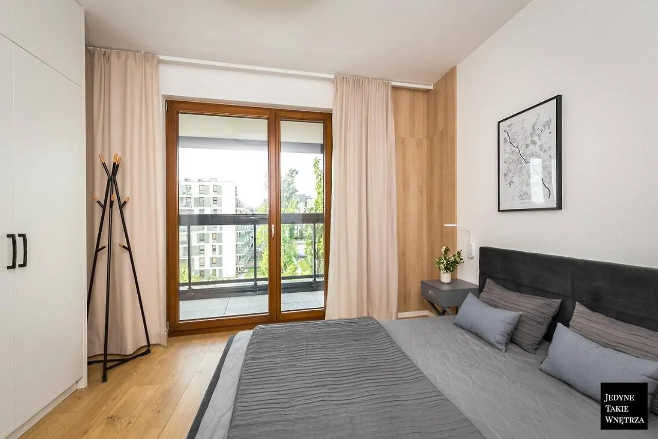 Cozy Family Apartments With Balcony Near Zlote Tarasy ワルシャワ