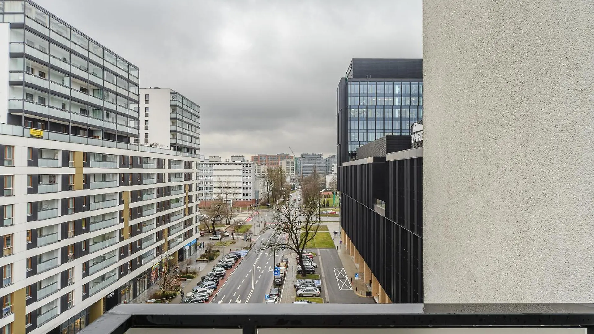 Cozy Family Apartments With Balcony Near Zlote Tarasy ワルシャワ ポーランド