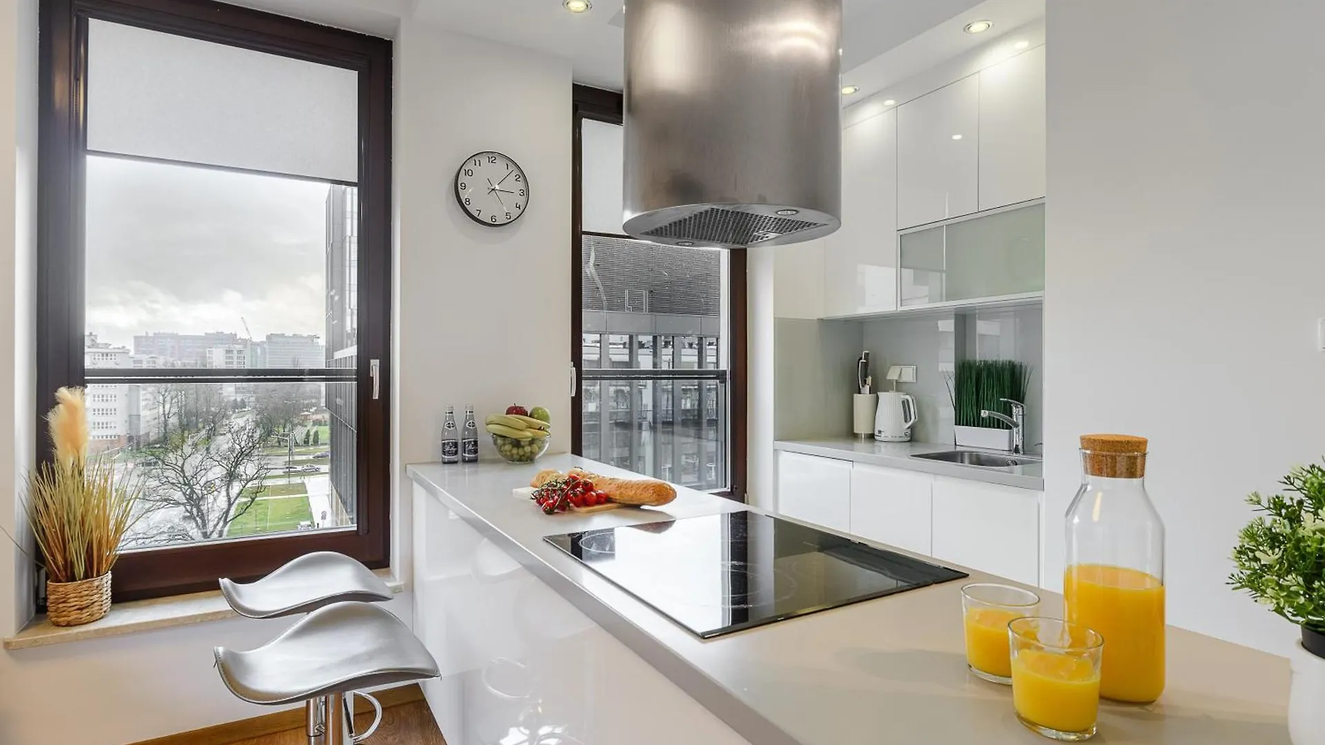 Cozy Family Apartments With Balcony Near Zlote Tarasy ワルシャワ