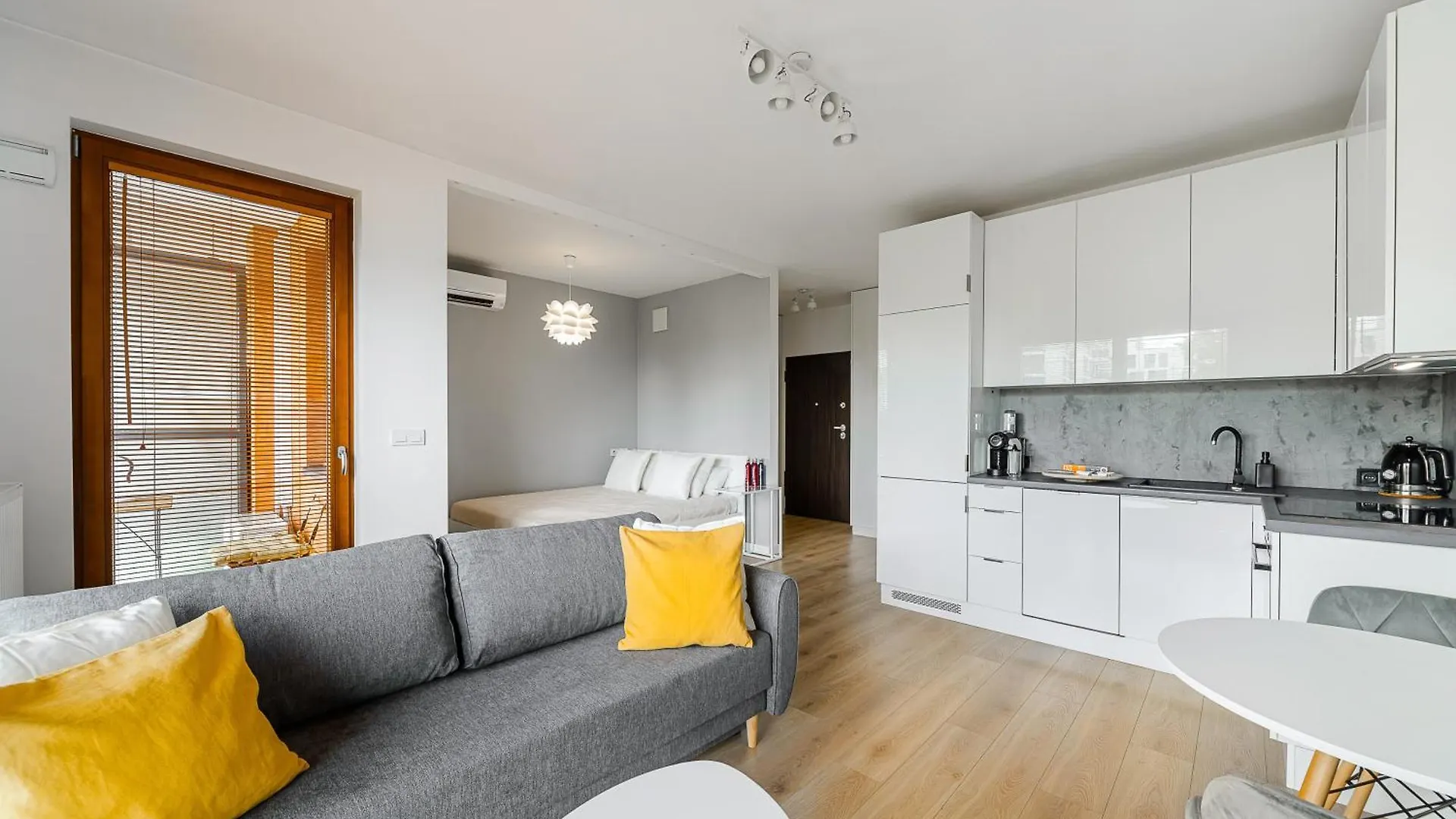 Cozy Family Apartments With Balcony Near Zlote Tarasy Warszawa Polska