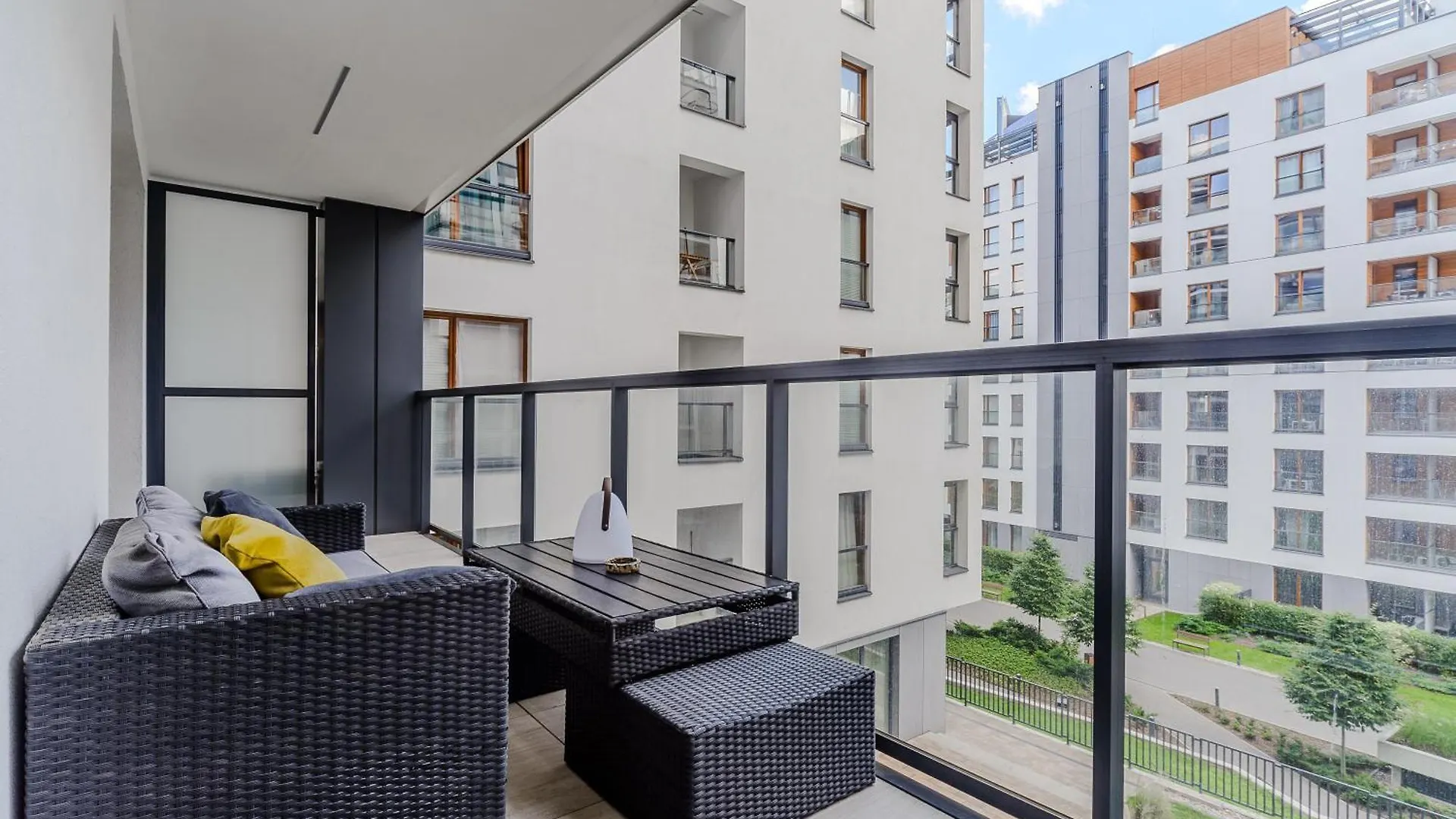 Cozy Family Apartments With Balcony Near Zlote Tarasy Warszawa