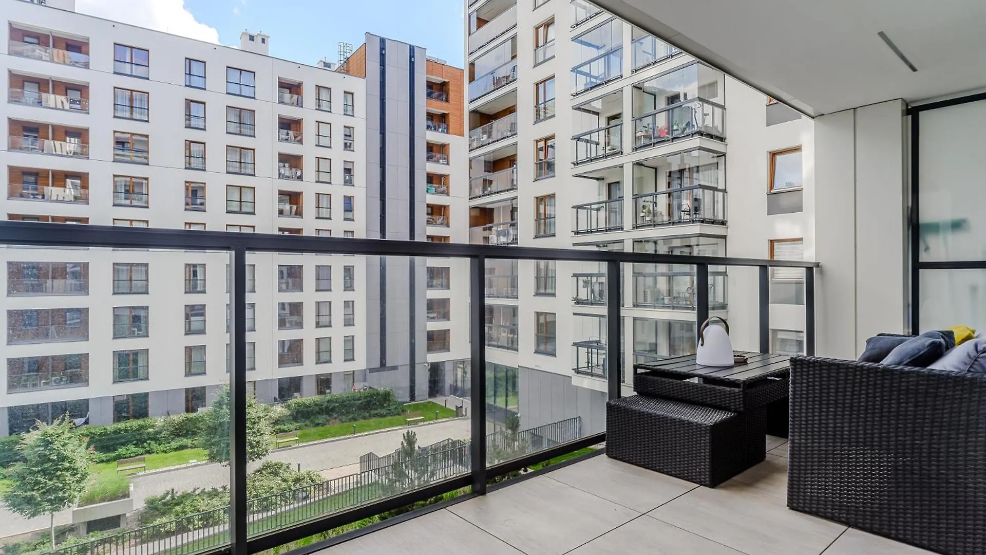 Cozy Family Apartments With Balcony Near Zlote Tarasy Warszawa