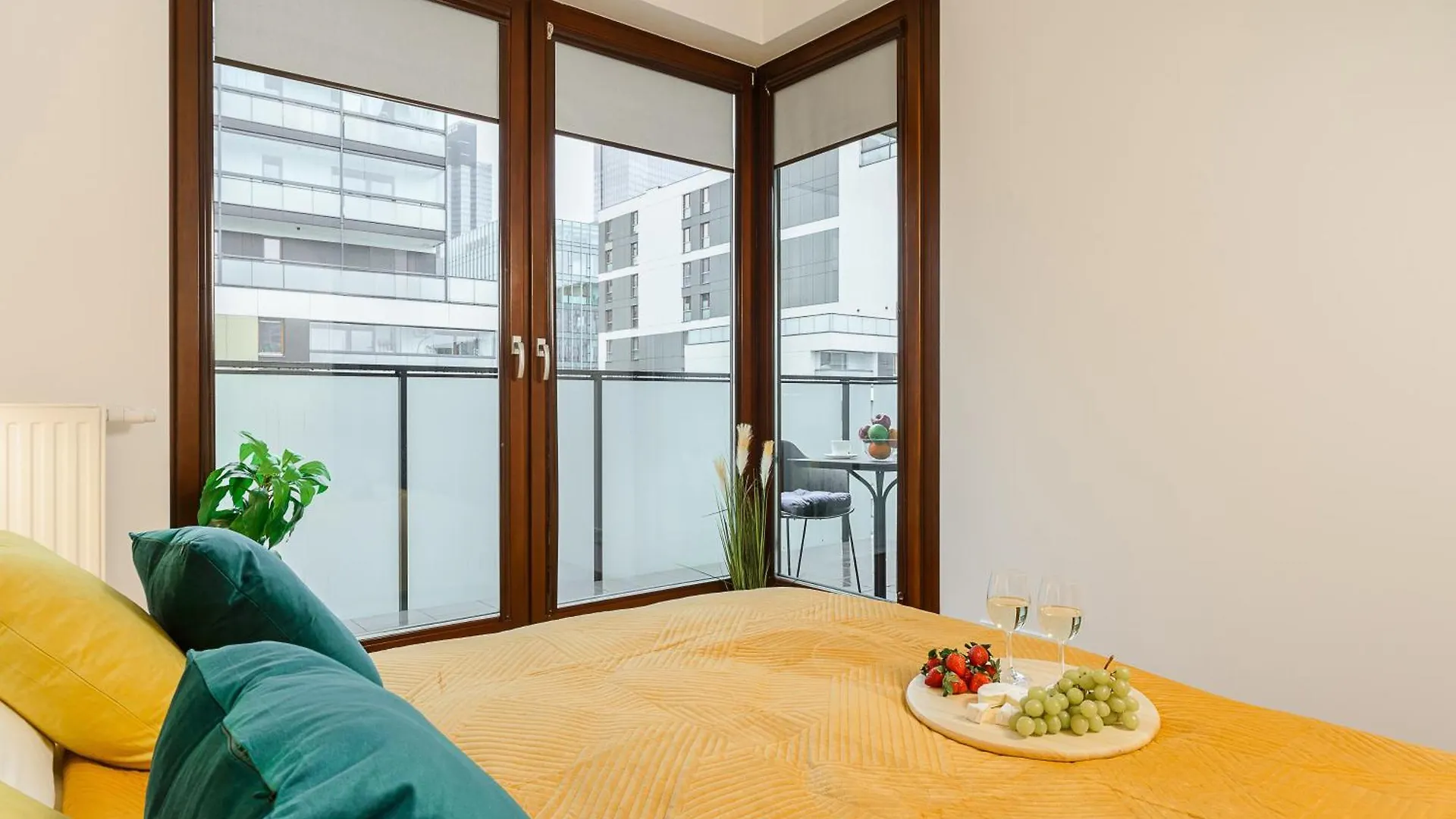 Cozy Family Apartments With Balcony Near Zlote Tarasy Warszawa Polska