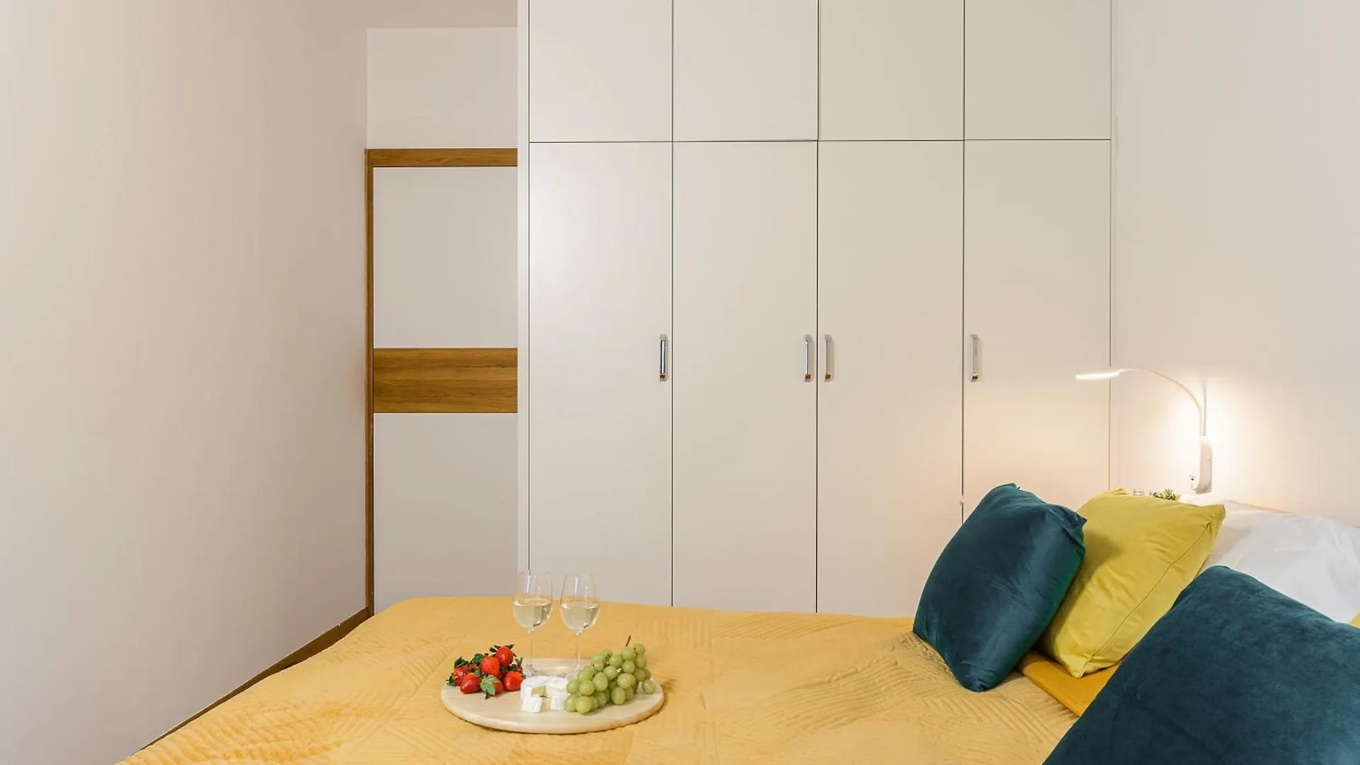 Cozy Family Apartments With Balcony Near Zlote Tarasy Warszawa 0*,  Polska