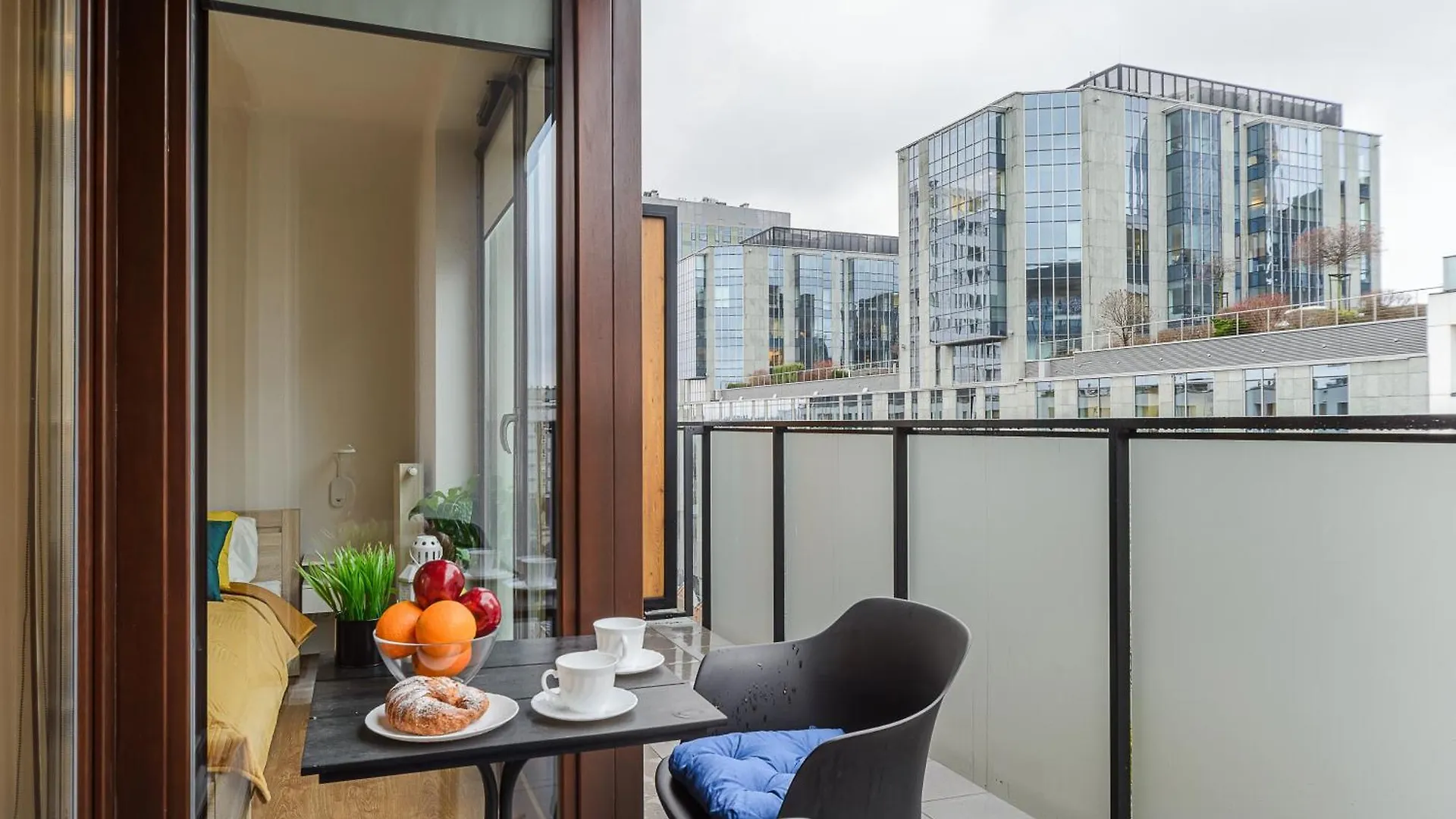 Cozy Family Apartments With Balcony Near Zlote Tarasy Warszawa