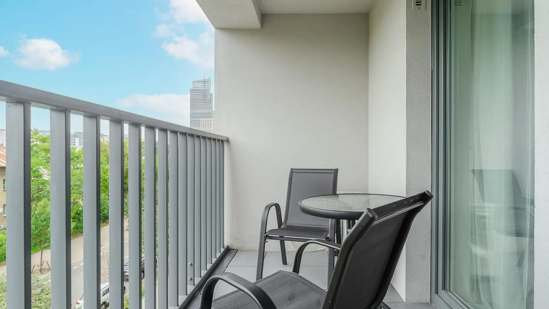 Cozy Family Apartments With Balcony Near Zlote Tarasy Warszawa Polska