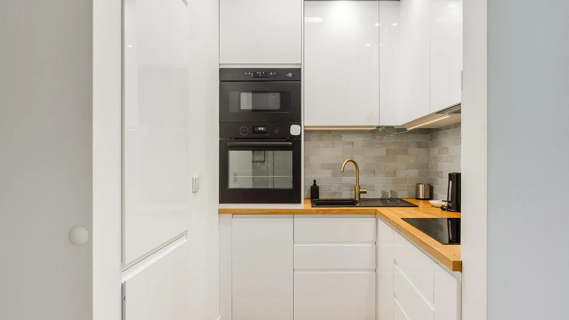 Cozy Family Apartments With Balcony Near Zlote Tarasy Warszawa