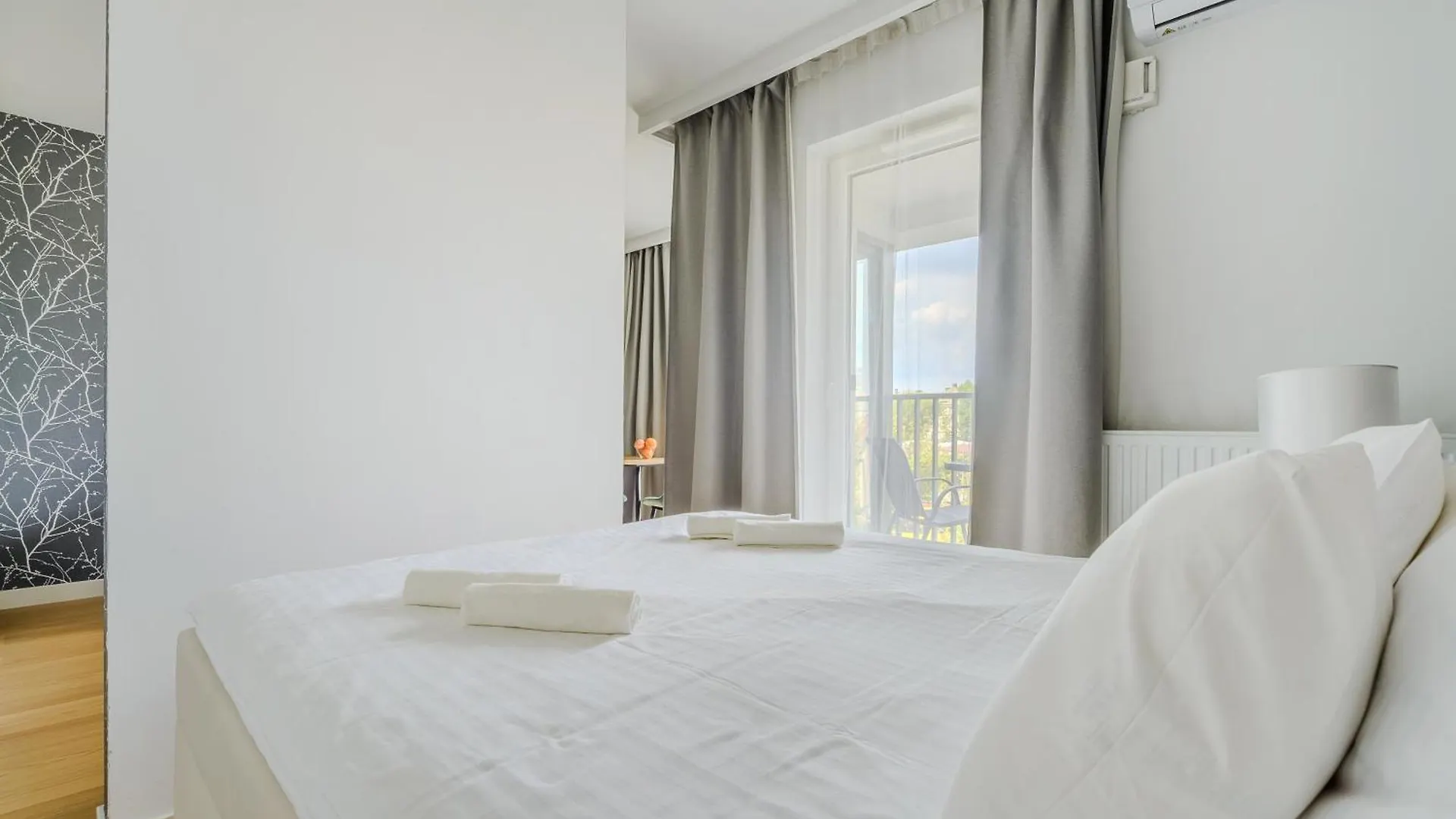 Cozy Family Apartments With Balcony Near Zlote Tarasy Warszawa