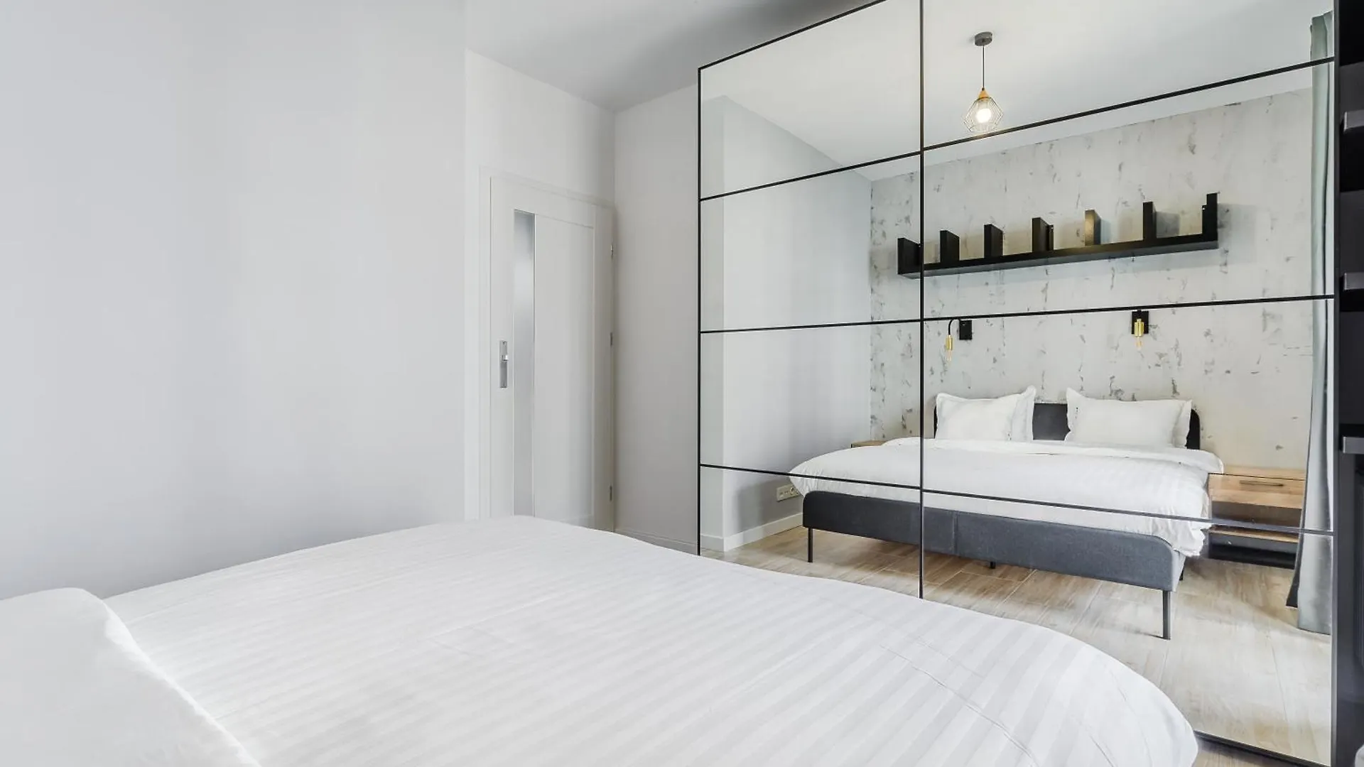 Cozy Family Apartments With Balcony Near Zlote Tarasy Warsaw